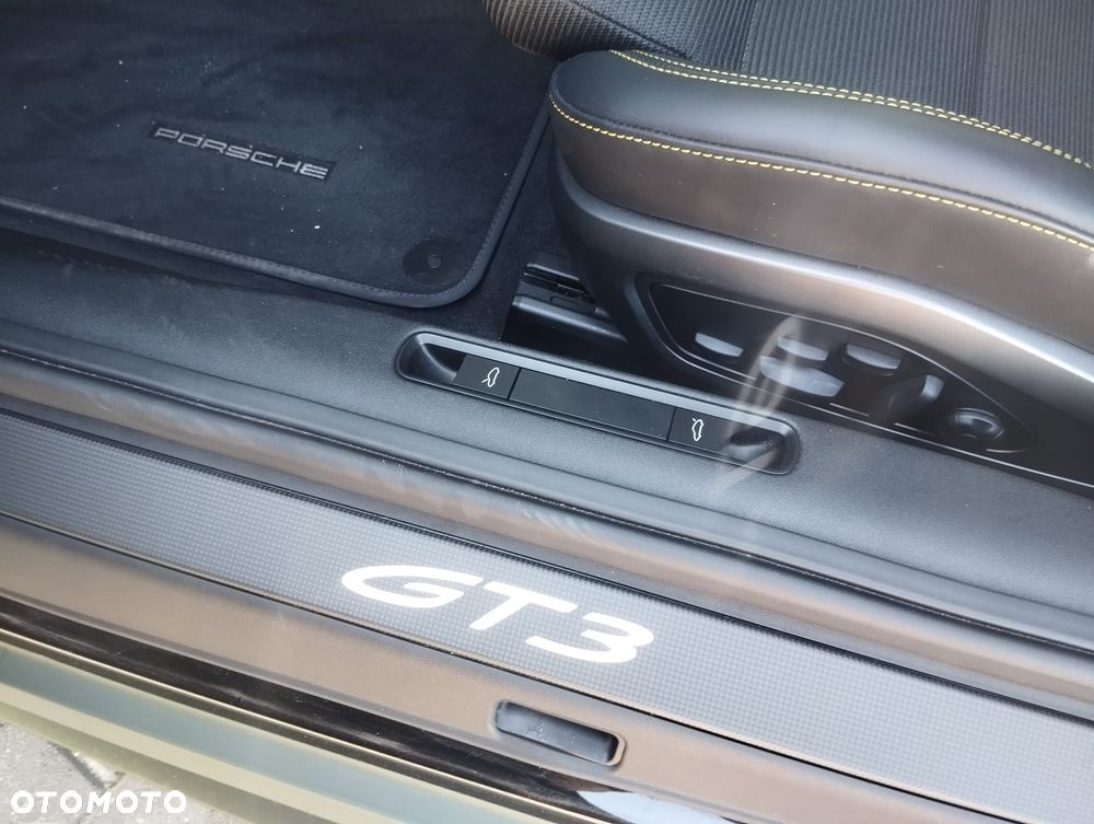 Porsche 911 GT3 Touring - 10