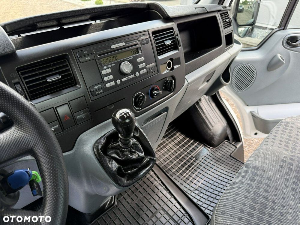 Ford Transit - 12