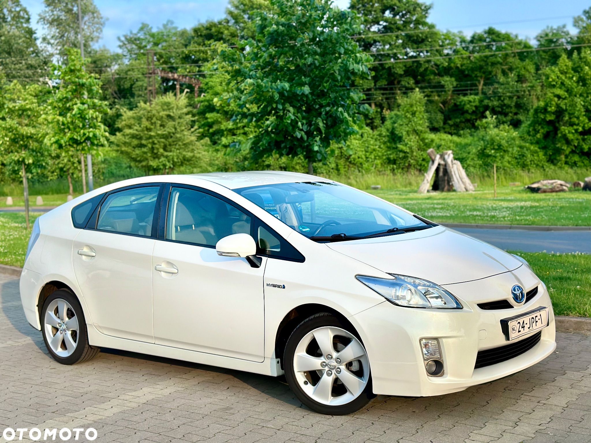 Toyota Prius 1.8 HSD Prestige - 1
