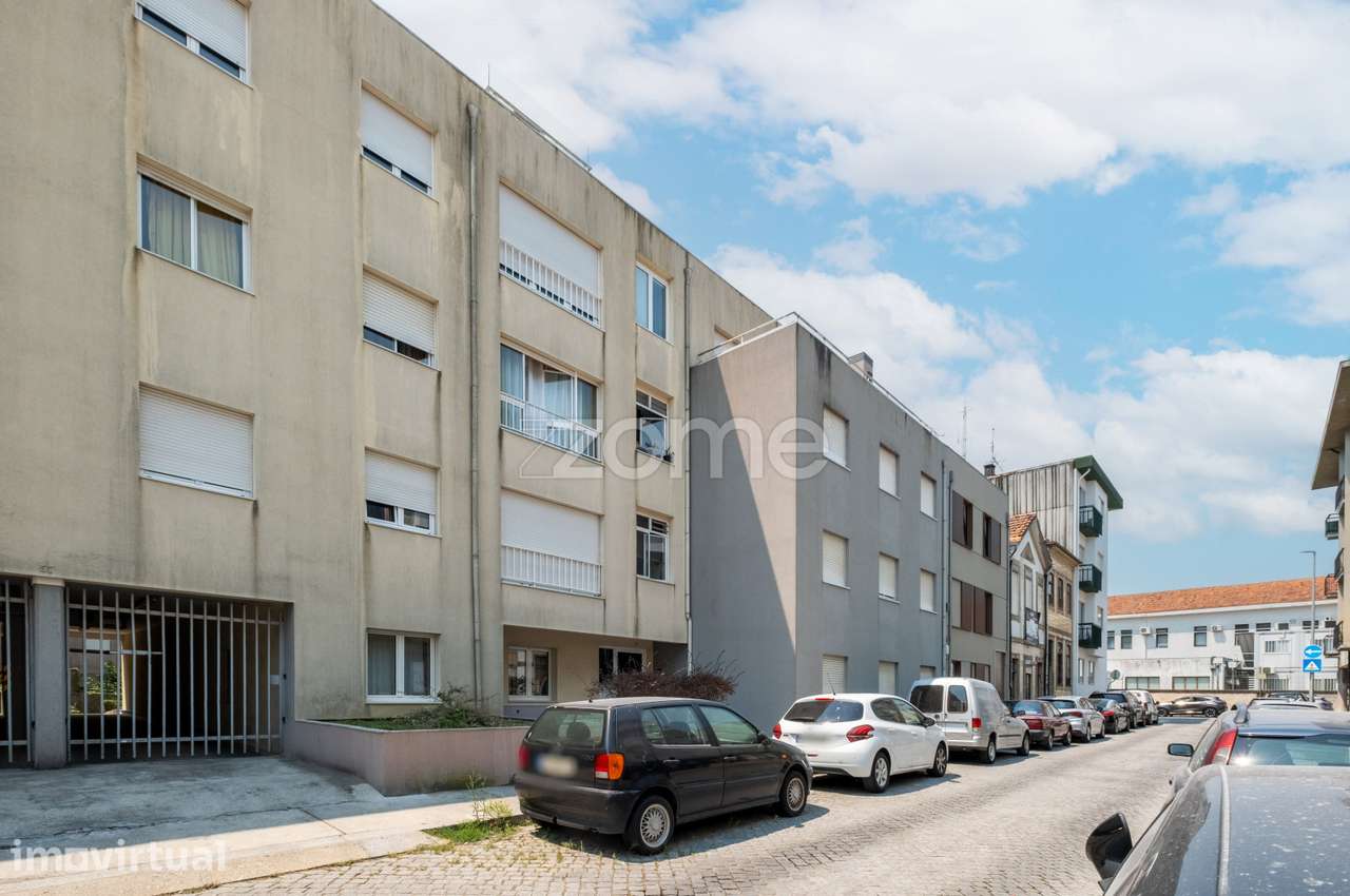Apartamento T3 com garagem fechada e aquecimento central - Cedofeita - Grande imagem: 4/44