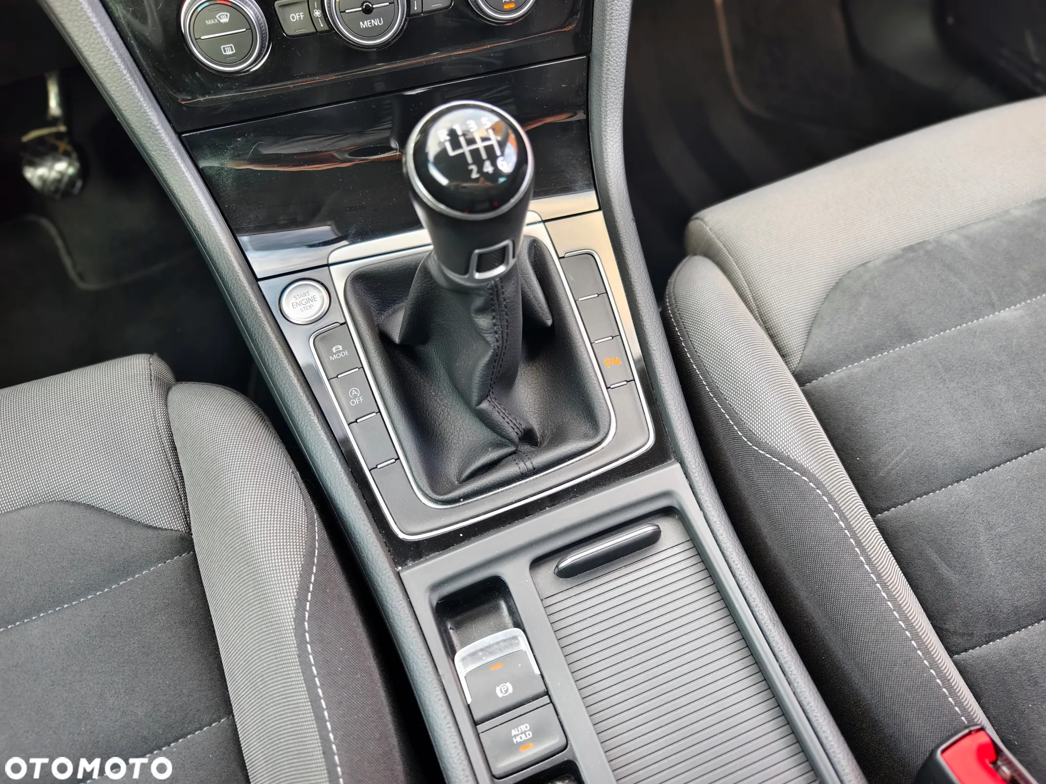 Volkswagen Golf 2.0 TDI SCR Highline - 12