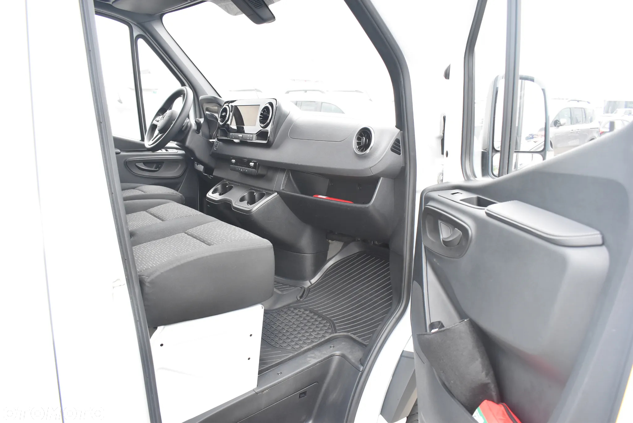 Mercedes-Benz SPRINTER 317 - 15