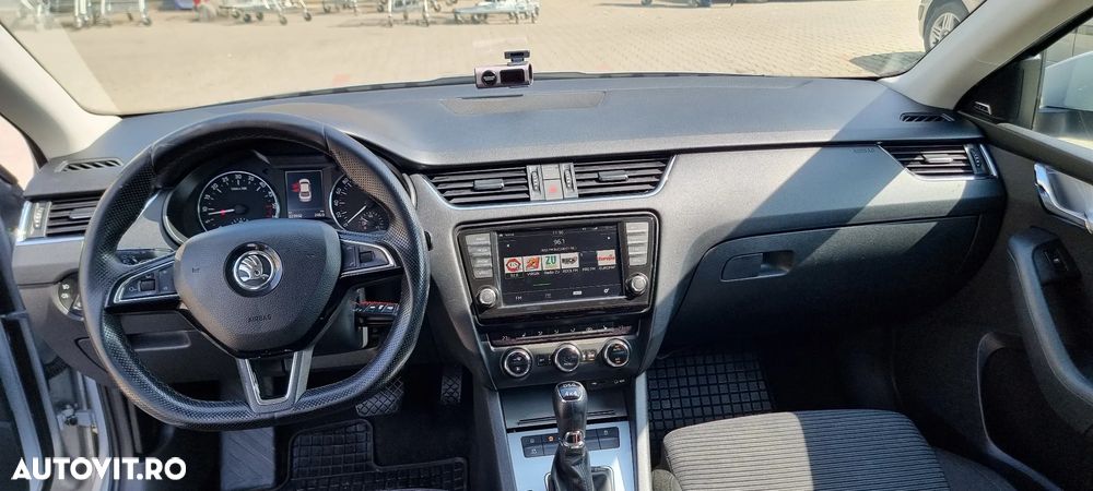 Skoda Octavia 2.0 TDI DSG 4X4 RS - 10