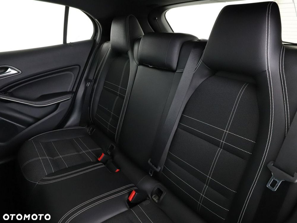 Mercedes-Benz GLA 200 Urban - 18