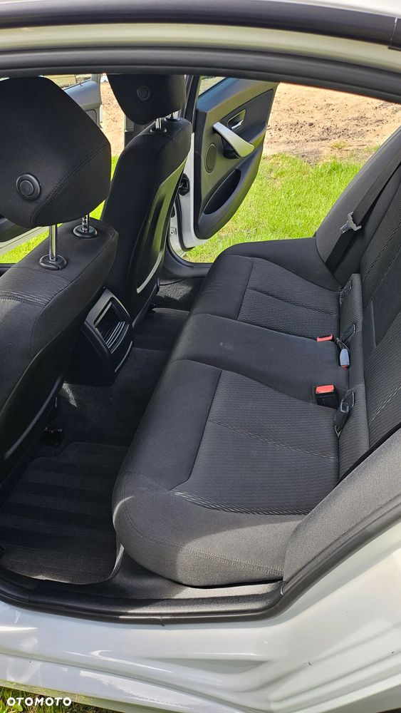 BMW Seria 3 318i - 8
