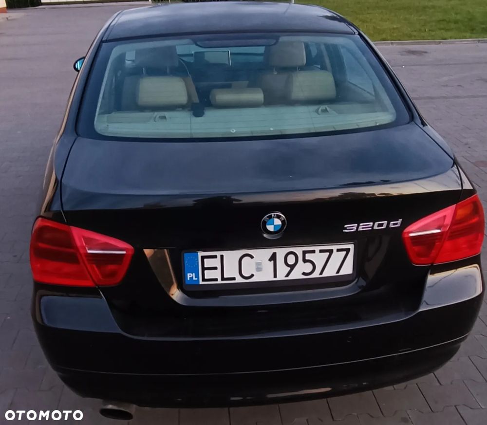BMW Seria 3 320d DPF Touring - 4