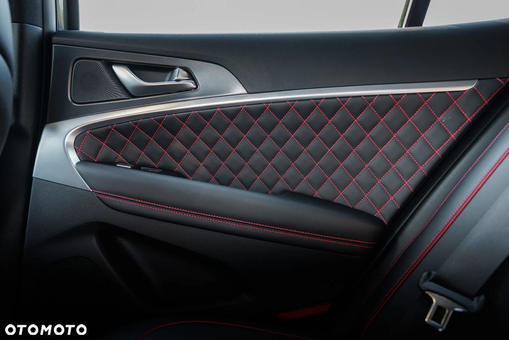 Genesis G70 2.0T Plus AWD 8AT Sport - 33