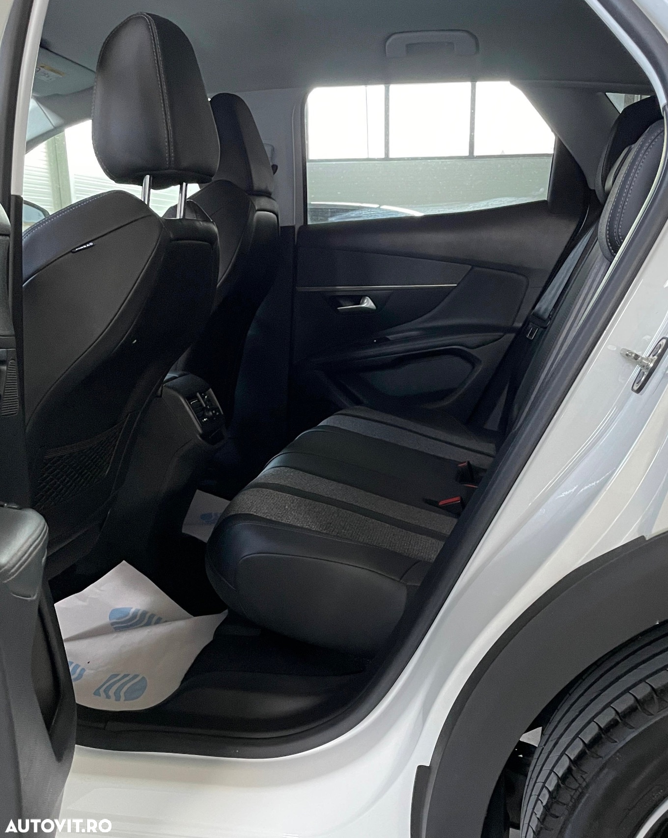 Peugeot 3008 1.2 PureTech S&S EAT8 Allure - 27