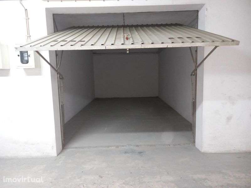 Garagem • Pinhal Novo • Excelente Localização - Grande imagem: 5/6