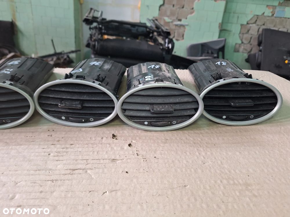 kratka nawiewu FORD FOCUS II MK2 prawa strona   (19/12)  (19/13)  (19/14) (19/15)   (19/16)  (19/17)  (19/18)  (90)