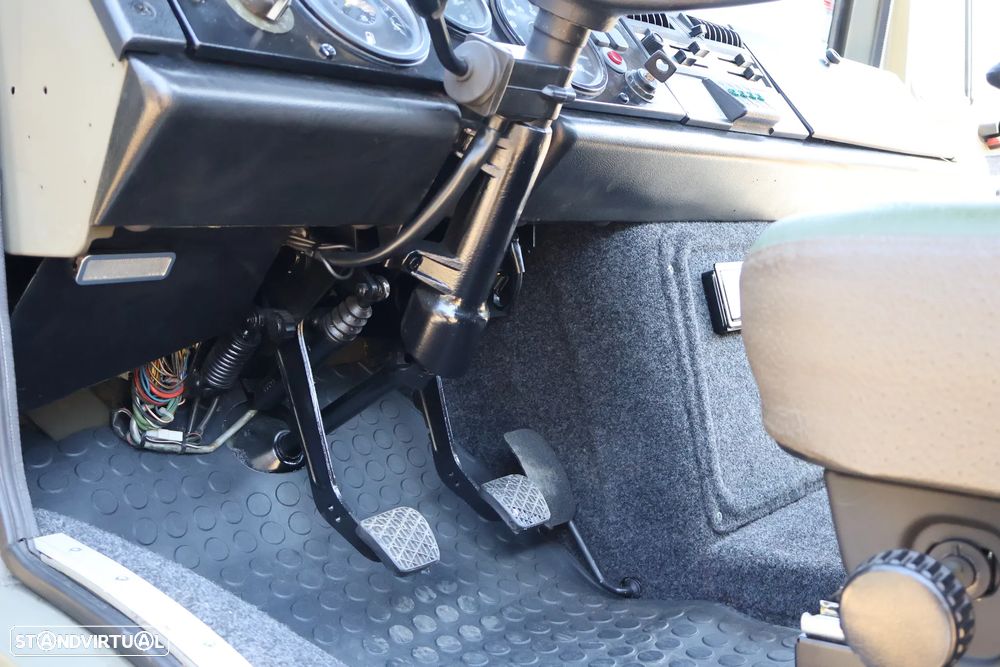 Mercedes Benz Unimog - 16