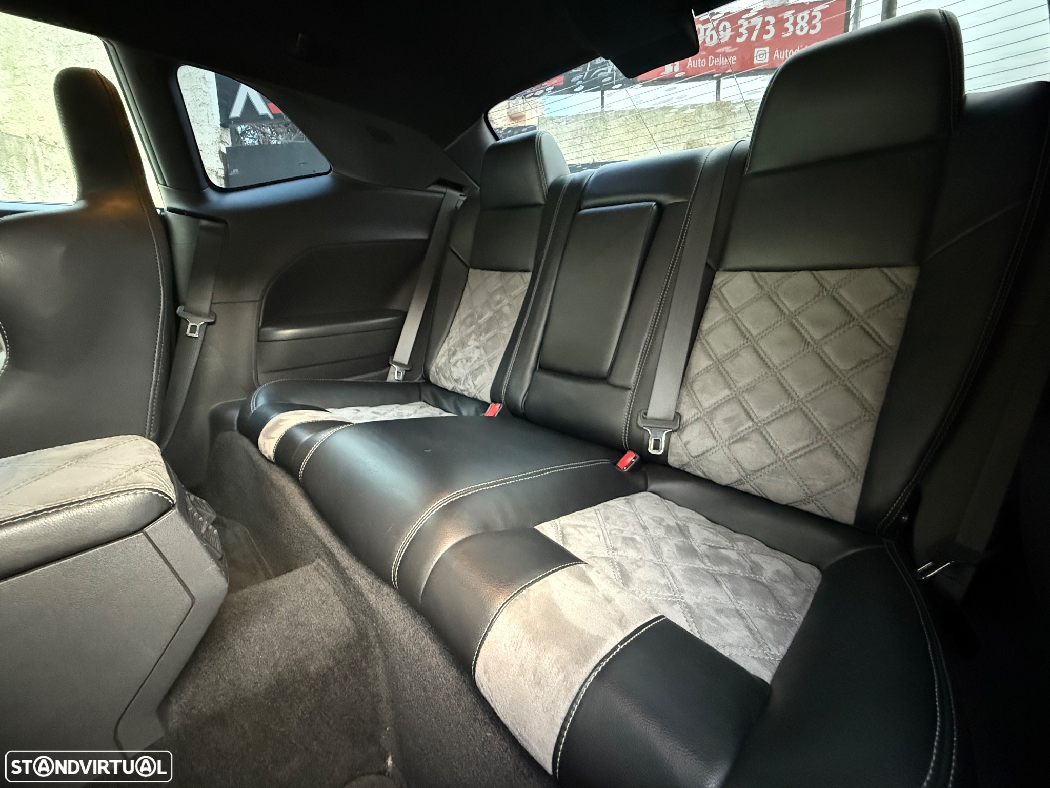 Dodge Challenger Auto SXT Plus - 9