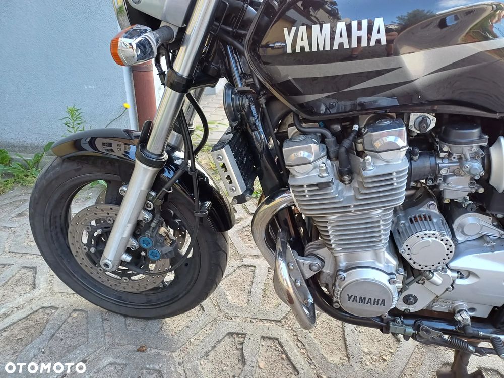 Yamaha XJR - 12