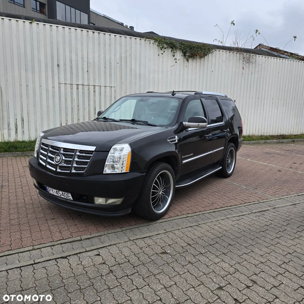 Cadillac Escalade - 1