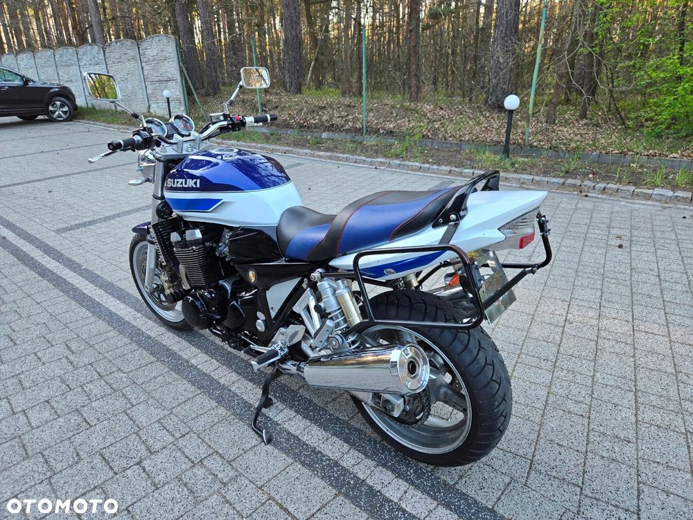 Suzuki GSX - 16