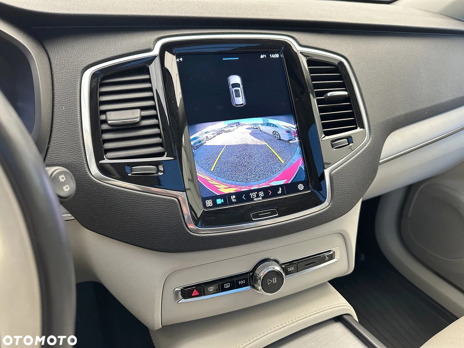 Volvo XC 90 T5 AWD Momentum Pro 7os - 11