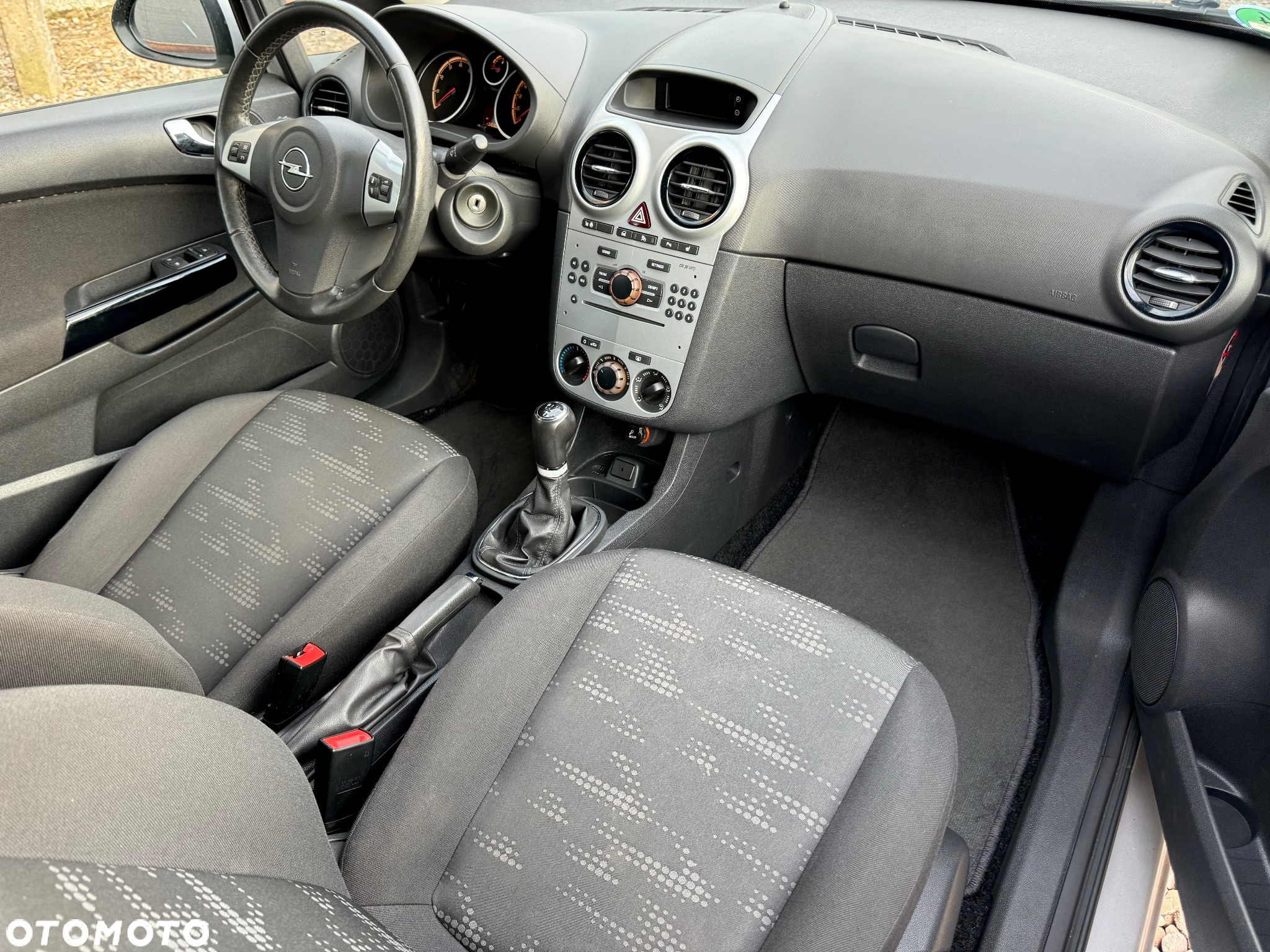 Opel Corsa 1.4 16V Satellite - 11