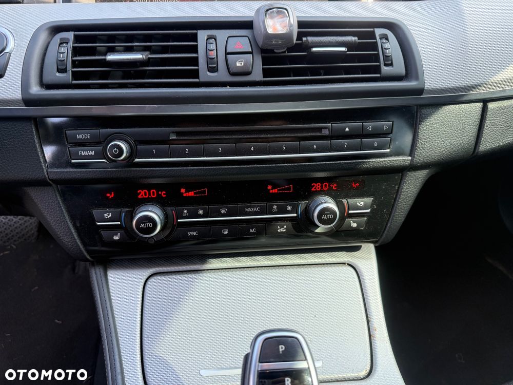 BMW Seria 5 550i Sport-Aut - 17