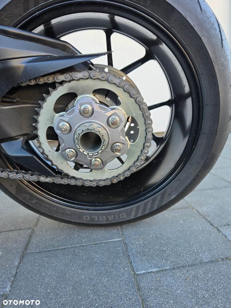 Ducati Streetfighter V2 - 13