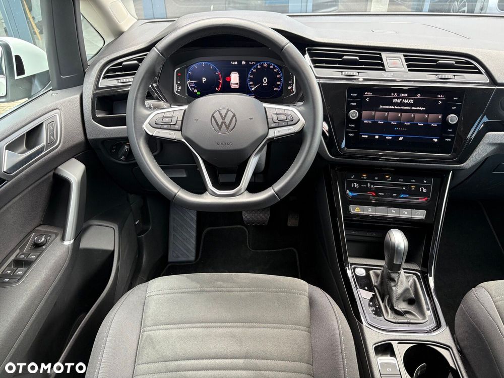 Volkswagen Touran - 11