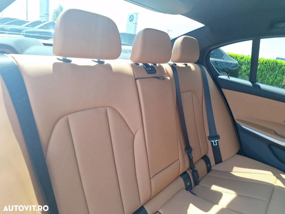 BMW Seria 3 318d Aut. M Sport - 13