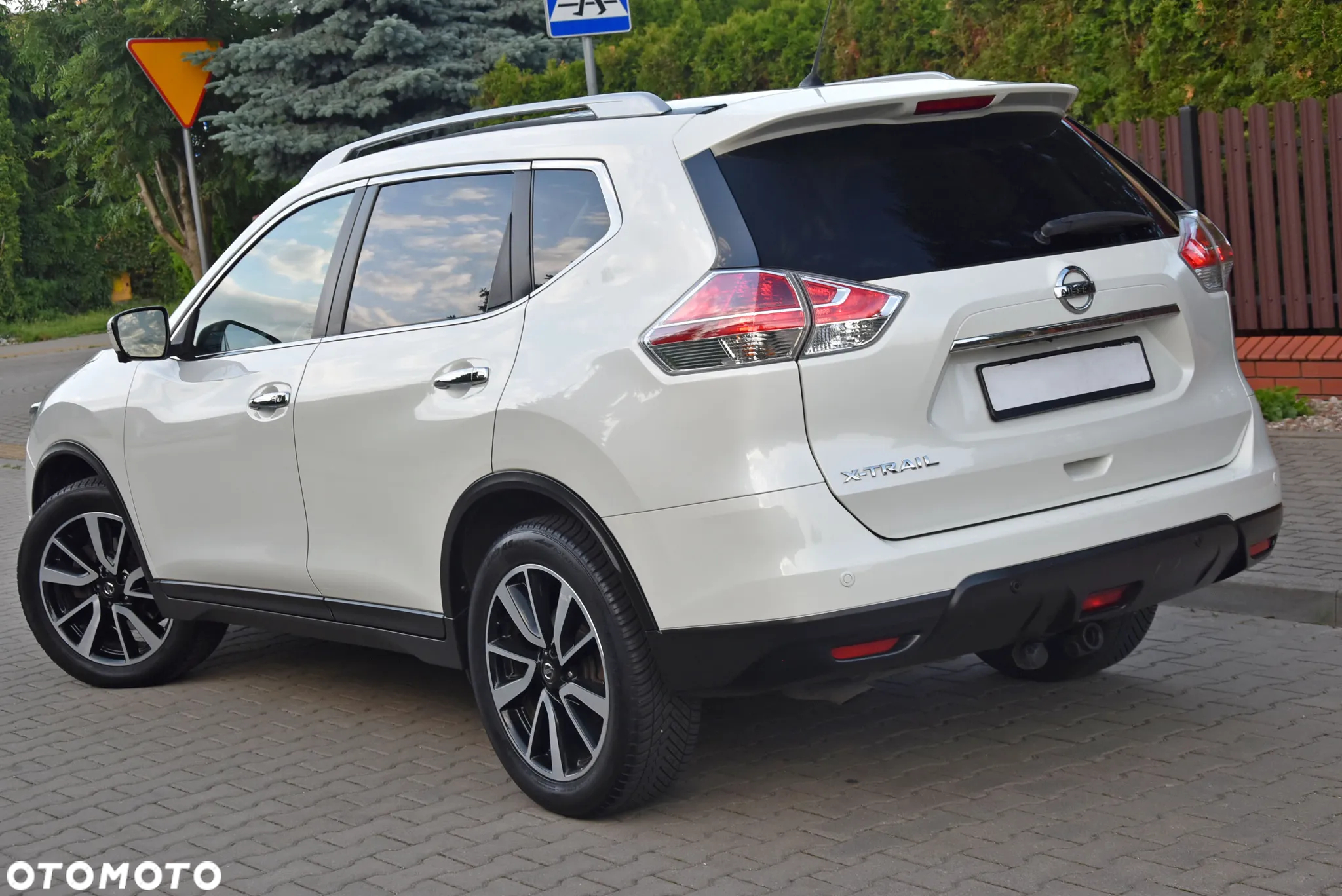 Nissan X-Trail 1.6 DCi Tekna 2WD Xtronic 7os - 32