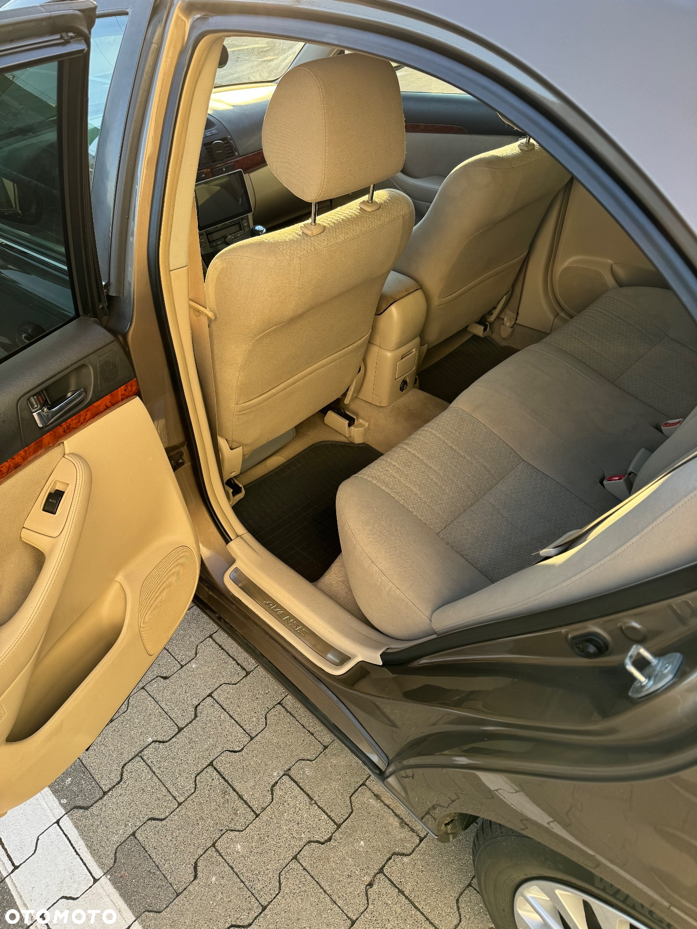Toyota Avensis 2.0 D-4D High - 12