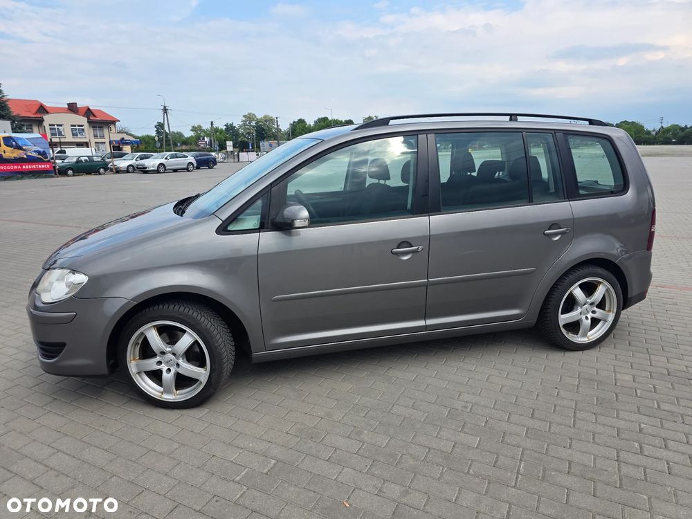 Volkswagen Touran - 4