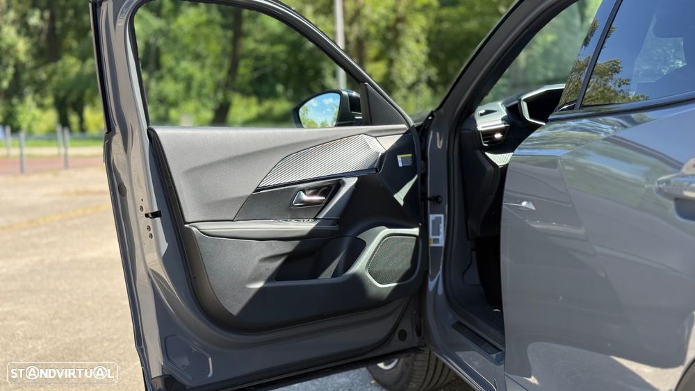Peugeot e-2008 54 kWh GT - 18