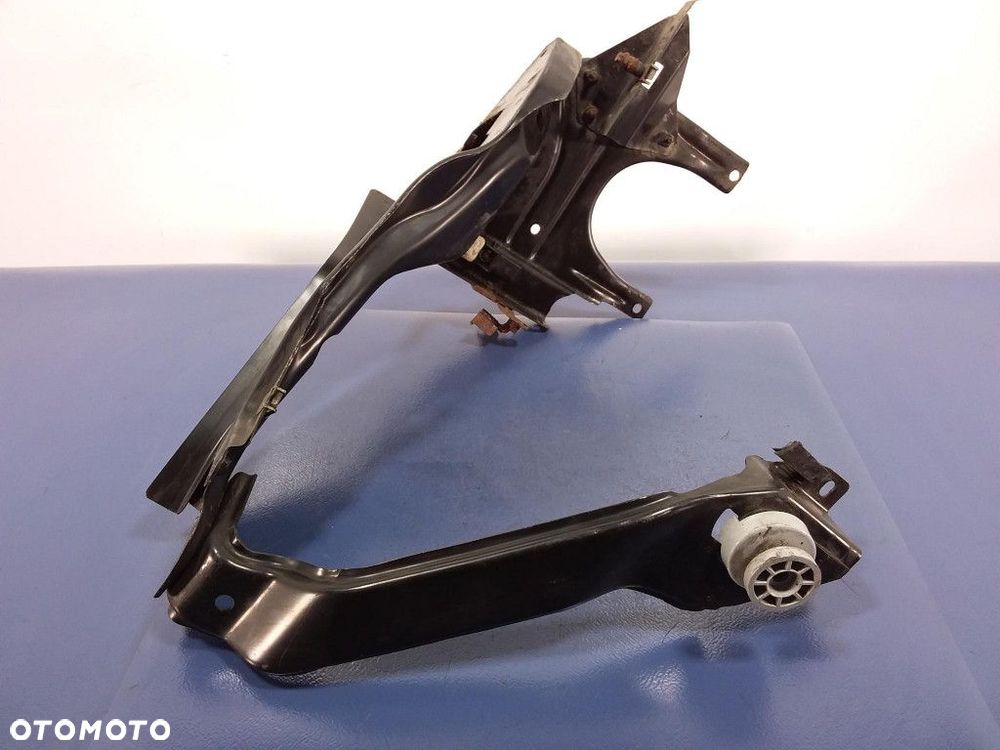 MERCEDES CLS C219 W219 OKULAR REFLEKTORA LAMPY PRAWY - 2