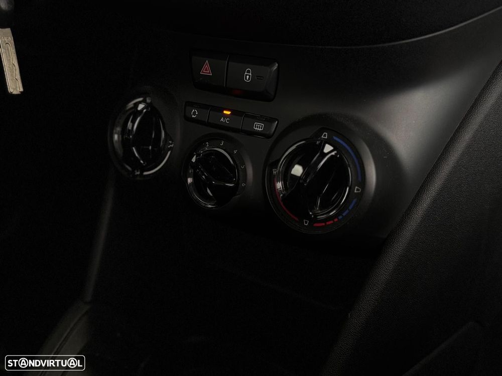 Peugeot 208 1.2 PureTech Active - 12