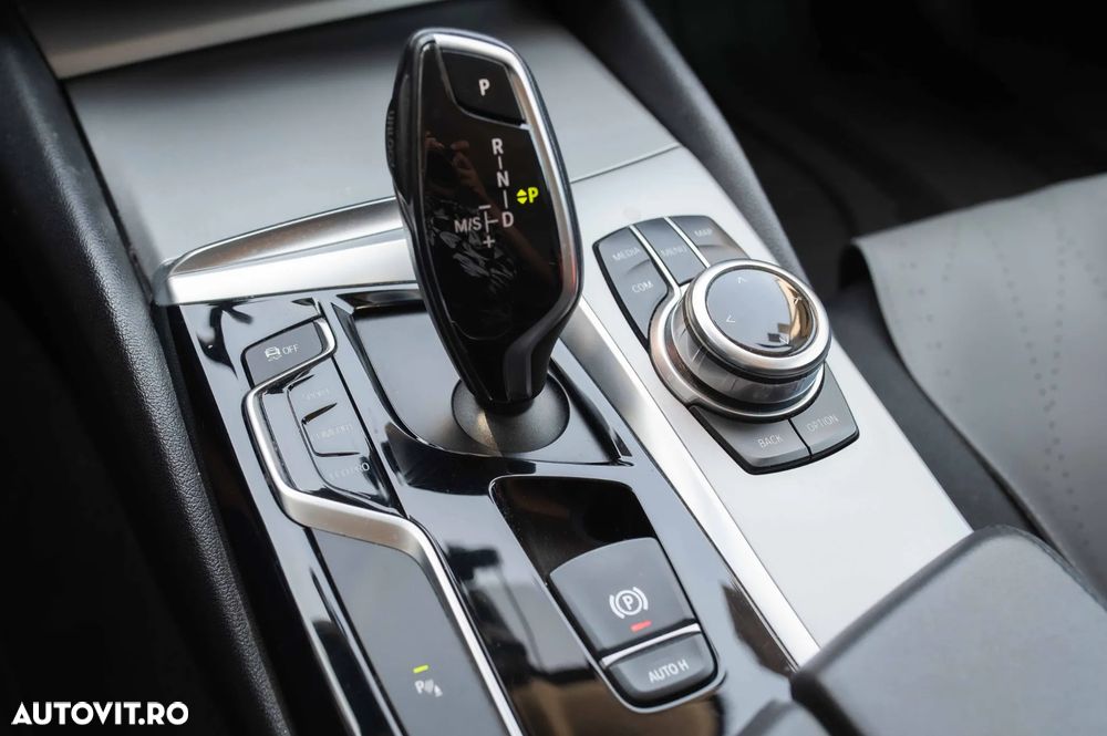 BMW Seria 5 520d xDrive AT - 19
