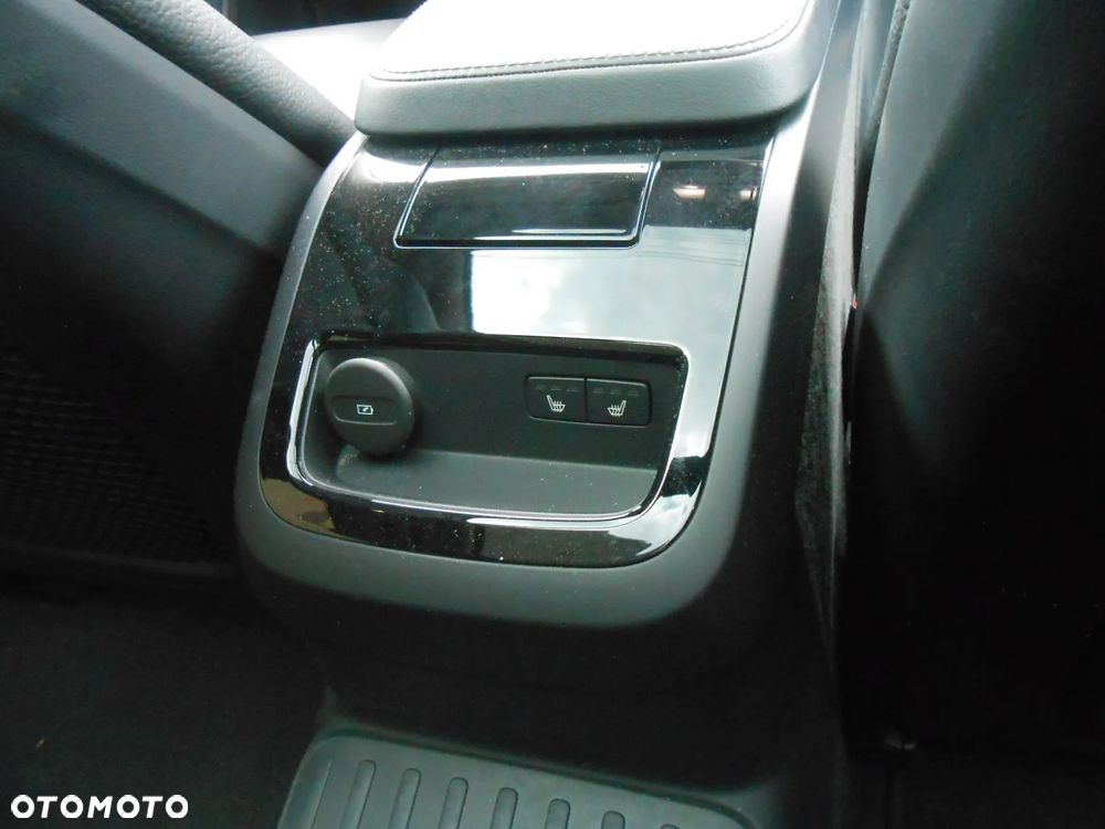 Volvo V60 T8 AWD Ultra Dark - 9