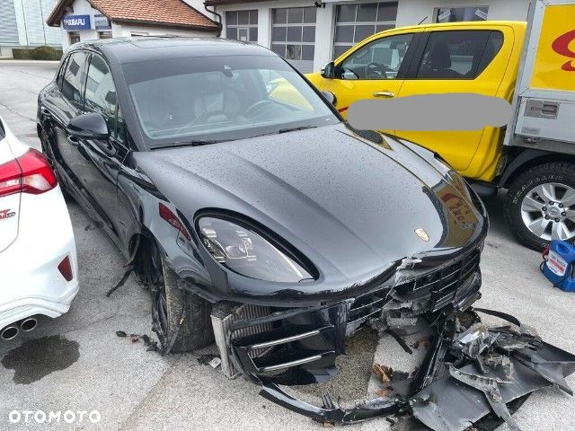 Porsche Macan Turbo PDK - 4