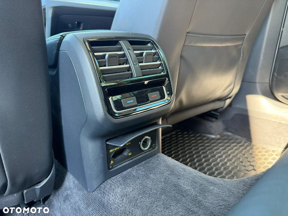 Volkswagen Passat - 25