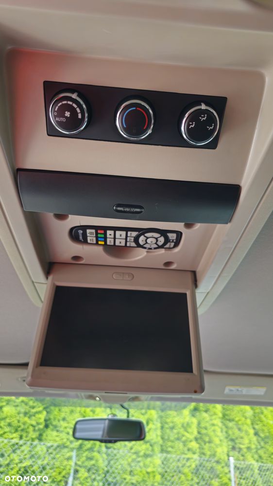 Chrysler Town & Country 3.6 Limited - 17