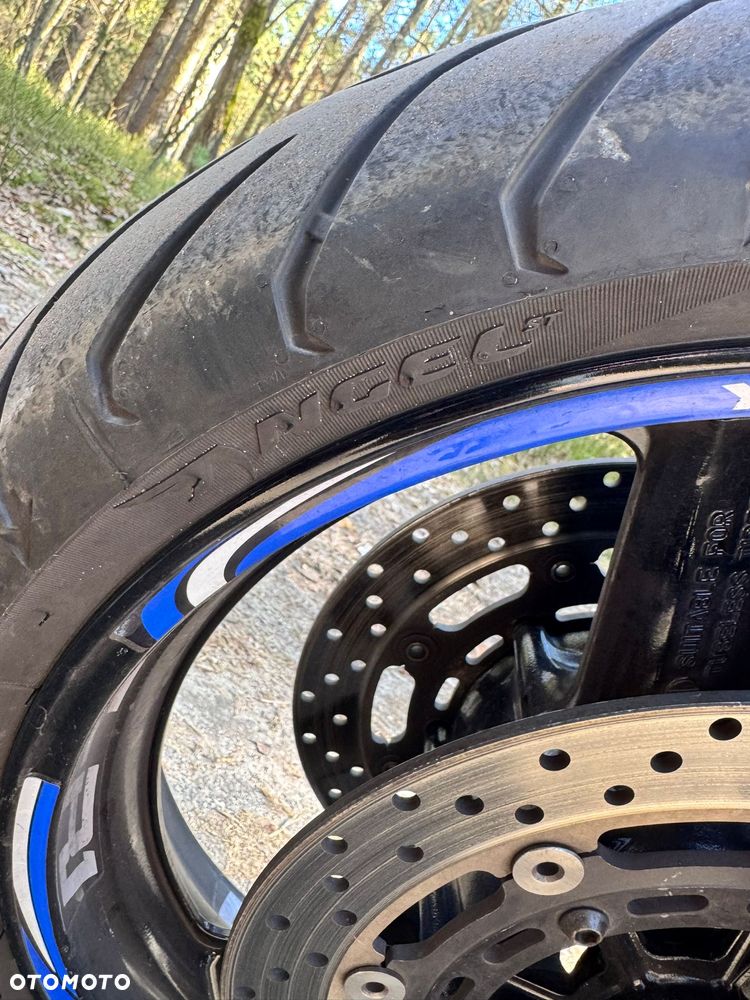 Yamaha R1 - 8