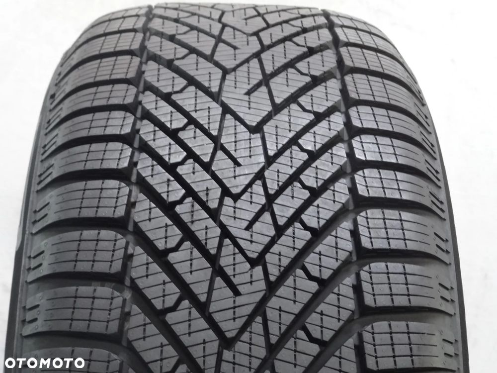 215/55R17 PIRELLI WINTER 2 CINTURATO  8,7mm 2025r B6439