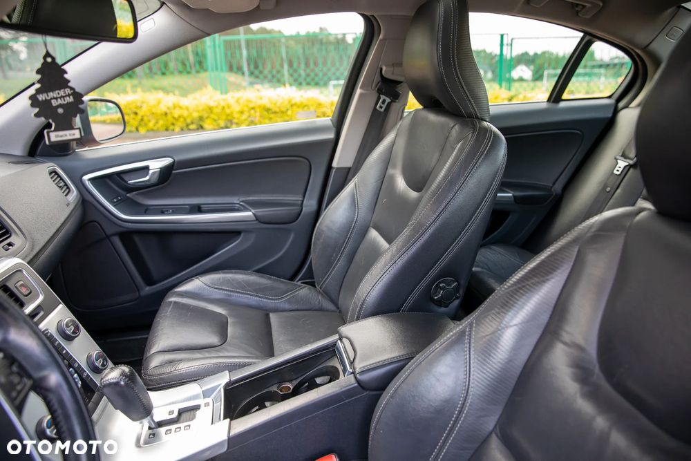 Volvo S60 ver-t6-awd-r--design-summum - 20