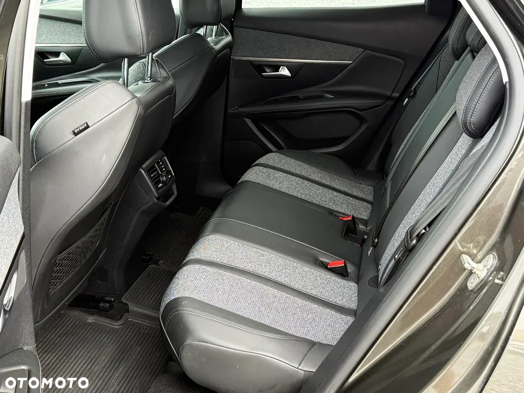 Peugeot 3008 BlueHDi 130 Stop & Start EAT8 Allure - 29