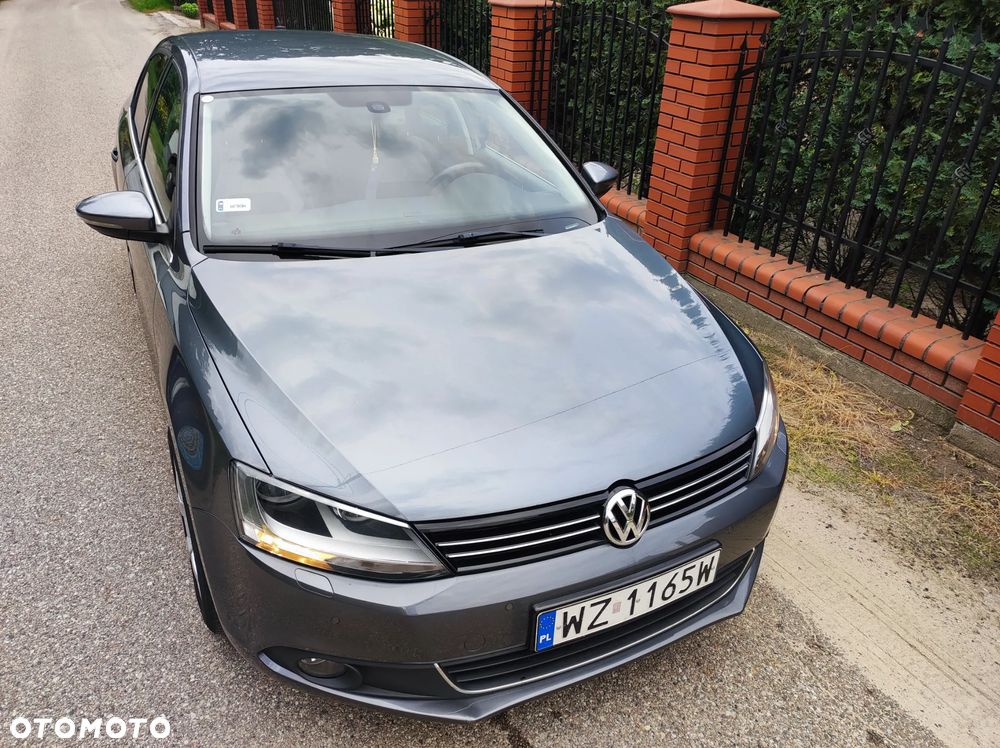 Volkswagen Jetta 2.0 TDI Highline DSG - 14