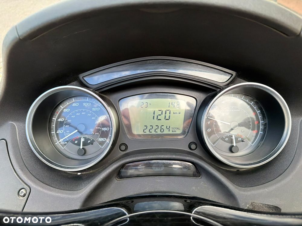 Piaggio MP-3 - 8