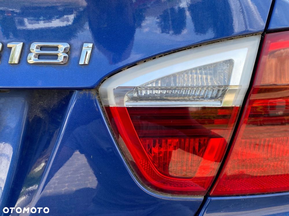 BMW E90 LIFT LAMPA BŁOTNIKA PRAWA TYŁ TYLNA SEDAN EURO - 3