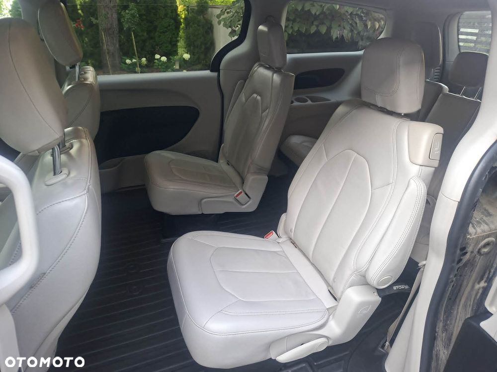 Chrysler Pacifica - 20