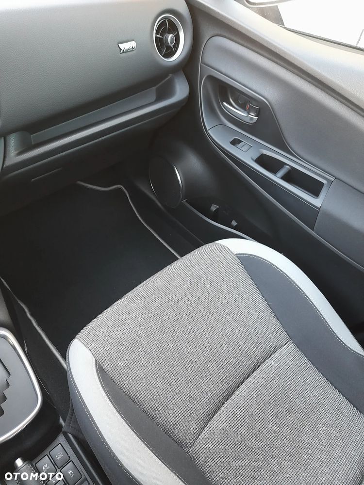 Toyota Yaris - 16