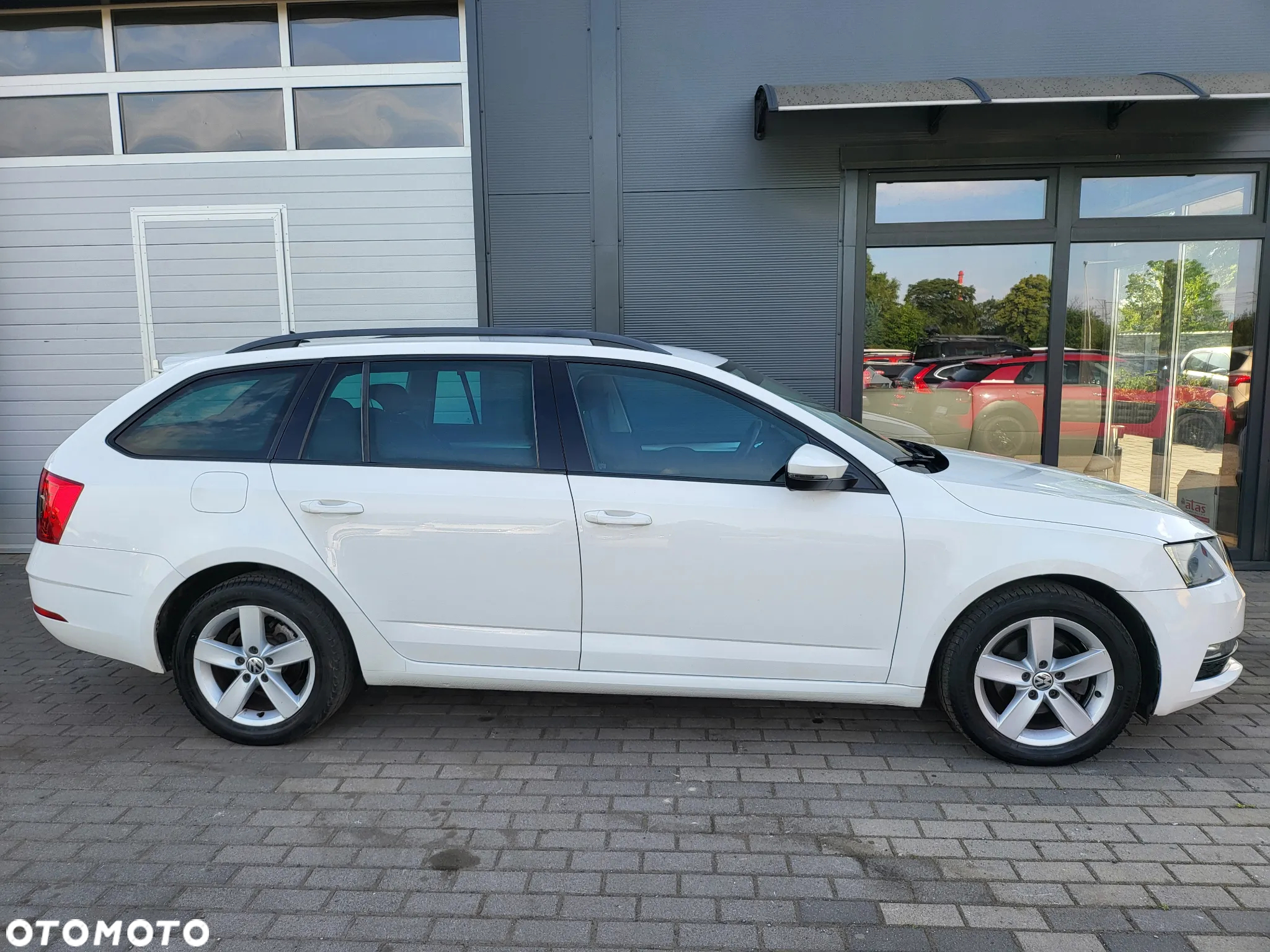 Skoda Octavia 1.6 TDI DSG Style - 25
