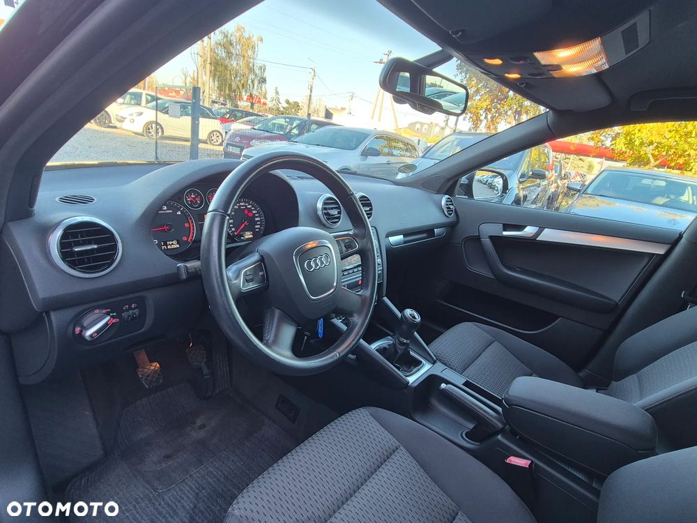 Audi A3 Sportback 1.6 TDI Ambiente - 27