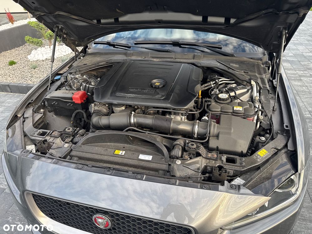 Jaguar XE 2.0 D R-Sport - 30