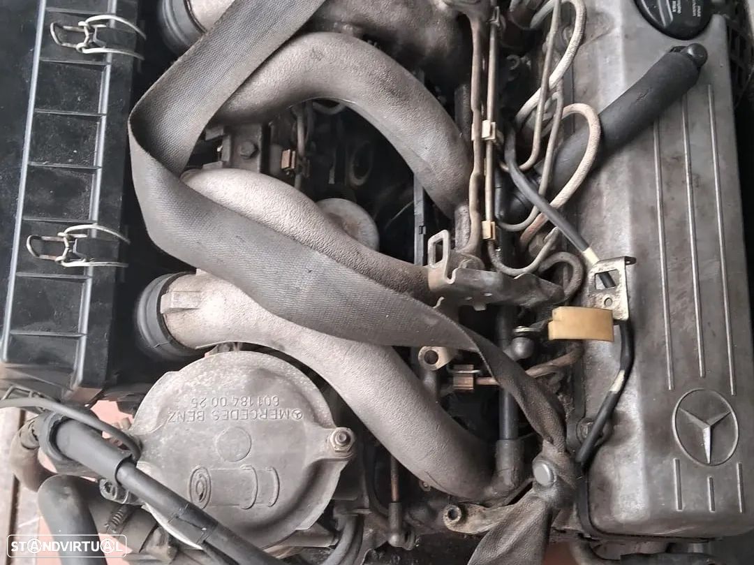 Motor do Mercedes 190 - 1
