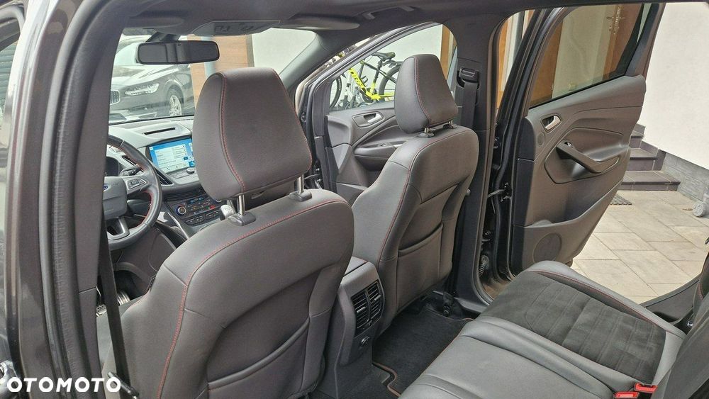 Ford Kuga 1.5 EcoBoost 2x4 ST-Line - 14